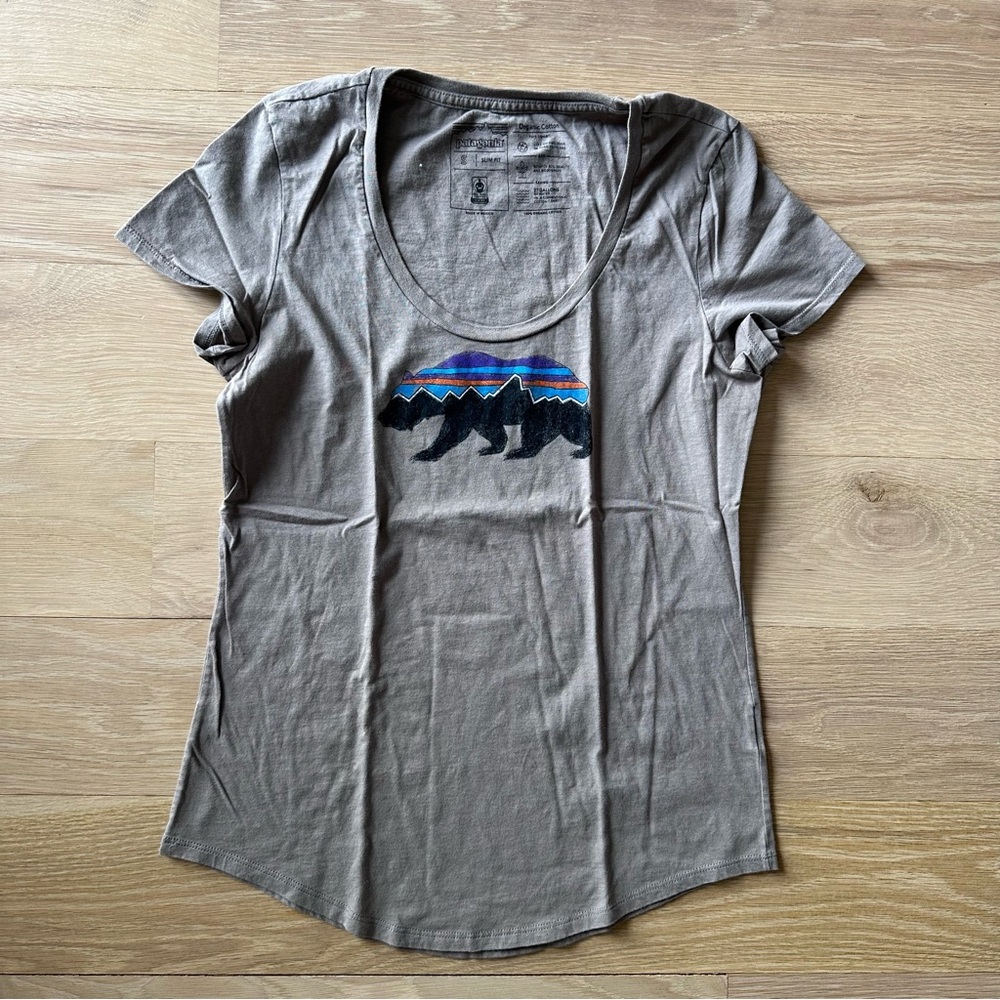 PATAGONIA - SHORT SLEEVE T-SHIRT - SIZE SMALL - WORN ONCE